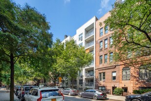 131 W 85th St in New York, NY - Building Photo