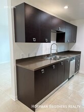 1418 N Poinsettia Pl in Los Angeles, CA - Foto de edificio - Building Photo