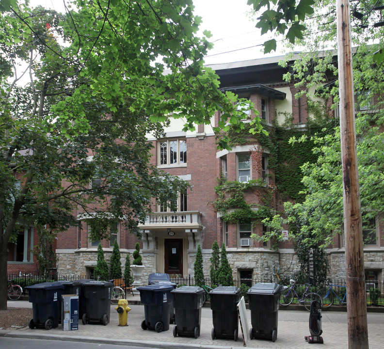 93 Madison Ave in Toronto, ON - Building Photo