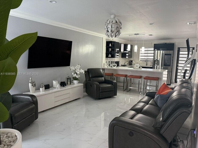 2837 W 75th St in Hialeah, FL - Building Photo - Building Photo