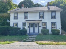 25 Thompson St, Unit 2 in Red Hook, NY - Building Photo