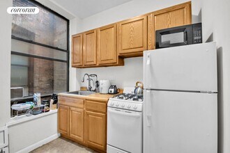 230 E 25th St in New York, NY - Building Photo - Building Photo
