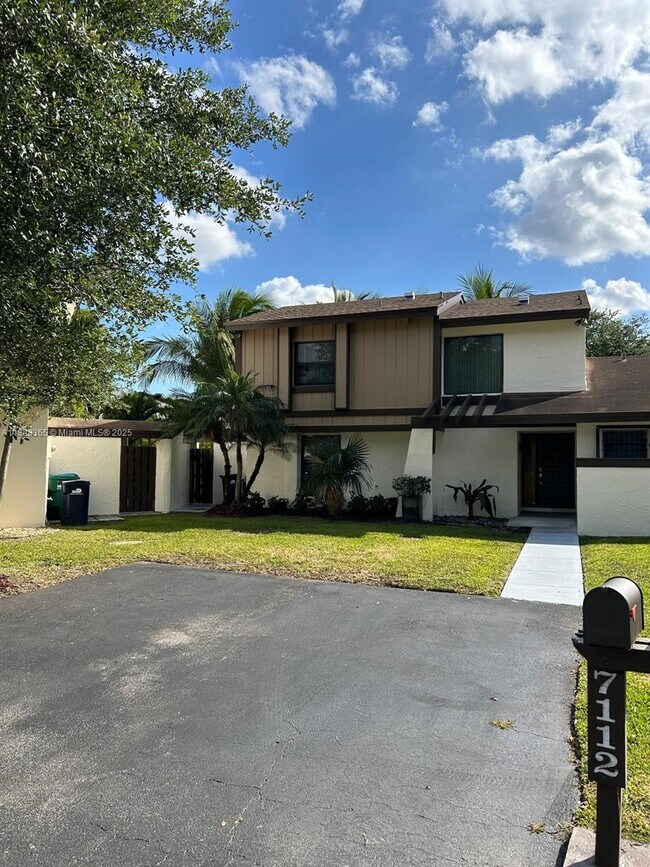 7112 SW 127th Pl in Miami, FL - Building Photo - Building Photo
