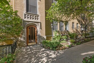 630 W Waveland Ave in Chicago, IL - Building Photo - Building Photo