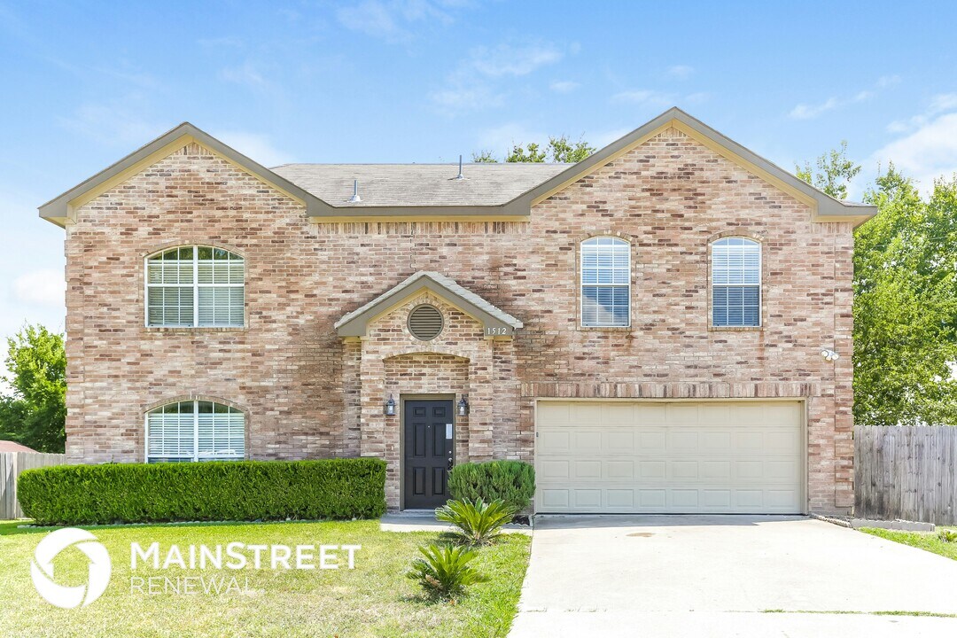 1512 Yellowbird Ct in Desoto, TX - Building Photo