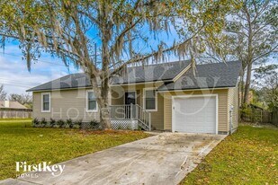 1591 Twin Oak Dr W in Middleburg, FL - Building Photo