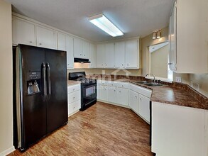 1021 Whispering Woods Dr in Canton, GA - Building Photo - Building Photo