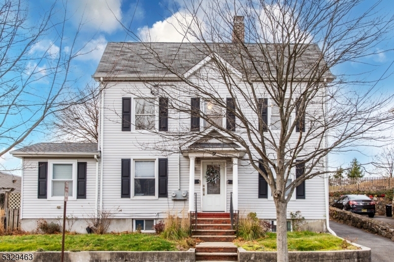 9 Cleveland St in Caldwell, NJ - Building Photo