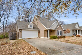 1481 S Holland Dr in Fayetteville, AR - Building Photo - Building Photo