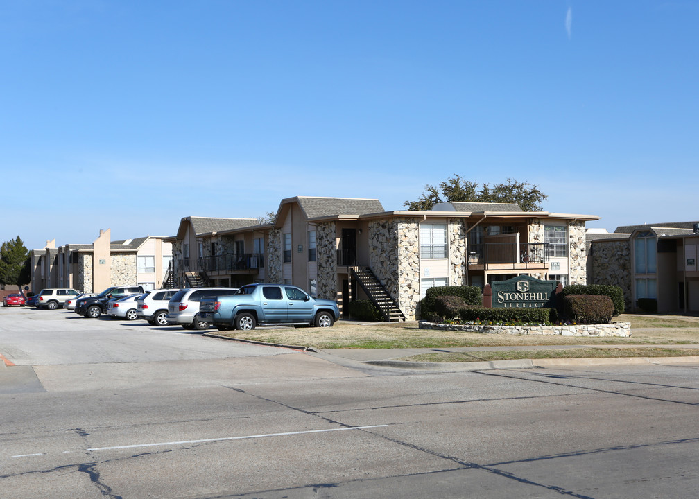 Stonehill Terrace in Irving, TX - Building Photo