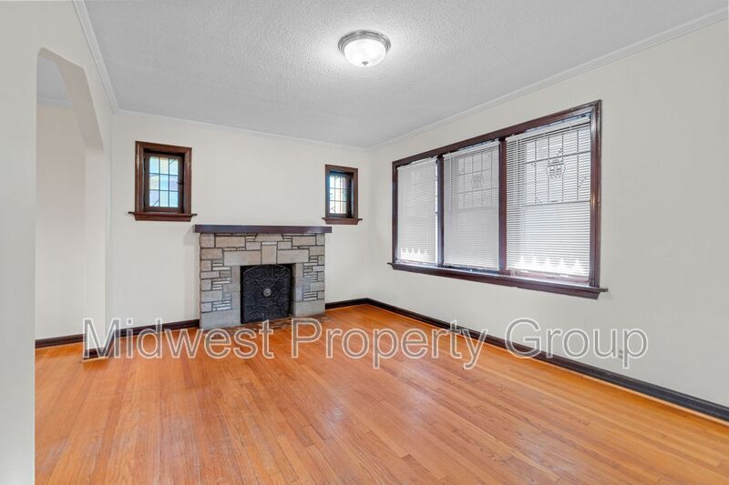 8460 Edna St in St. Louis, MO - Building Photo