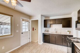 6032 S Garland Way in Littleton, CO - Building Photo - Building Photo