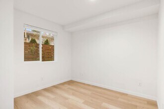 18514 Meridian Ave N in Shoreline, WA - Building Photo - Building Photo