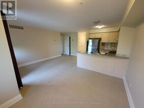 15565-15565 Yonge St in Aurora, ON - Building Photo - Building Photo