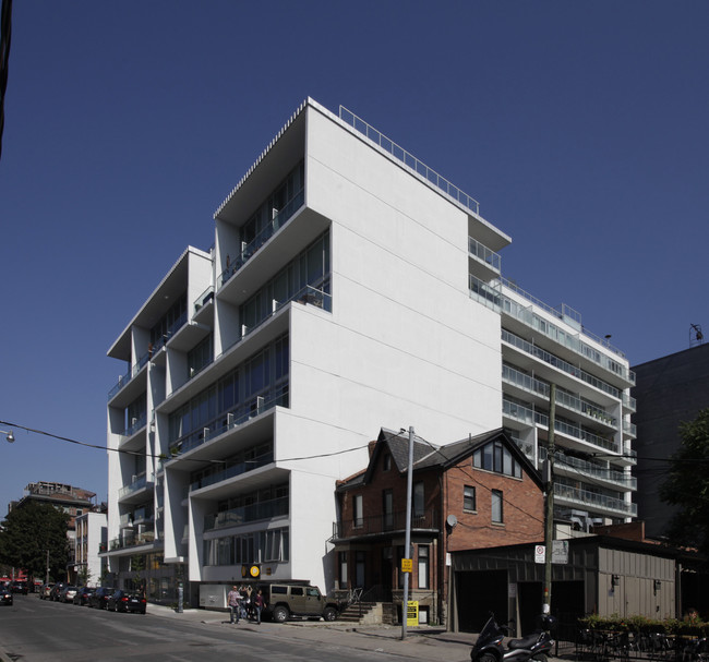 75 Portland St in Toronto, ON - Building Photo - Building Photo