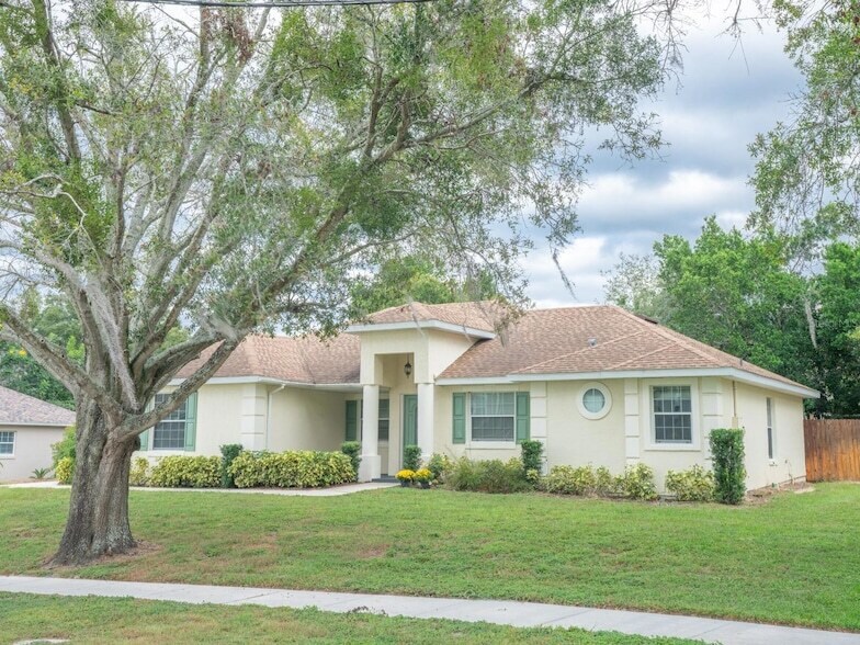 727 Hull Island Dr in Oakland, FL - Building Photo