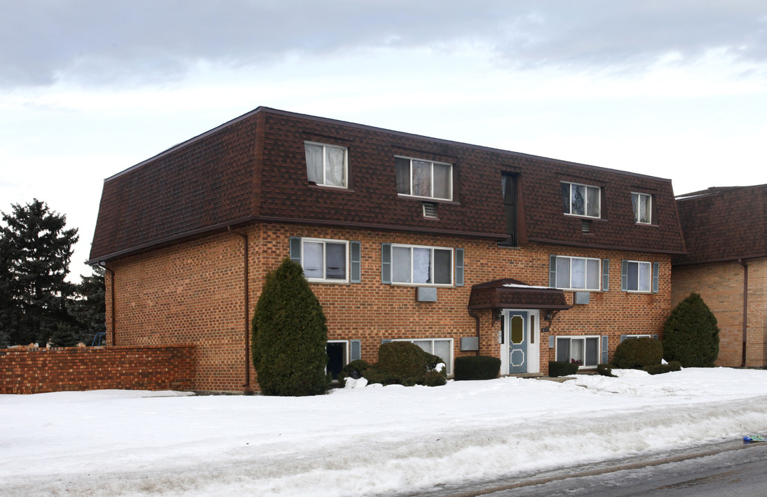 Long Valley in Palatine, IL - Building Photo