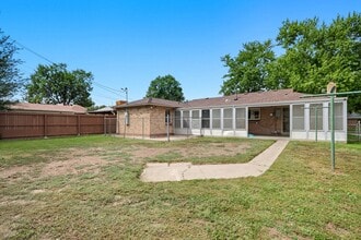 122 Newport St in Denver, CO - Building Photo - Building Photo