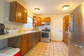 18 Stratton Ln in Stony Brook, NY - Building Photo - Building Photo