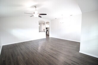 8254 NW 52nd St in Gainesville, FL - Building Photo - Building Photo