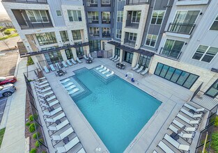 The Heights at 8721 in Austin, TX - Foto de edificio - Building Photo