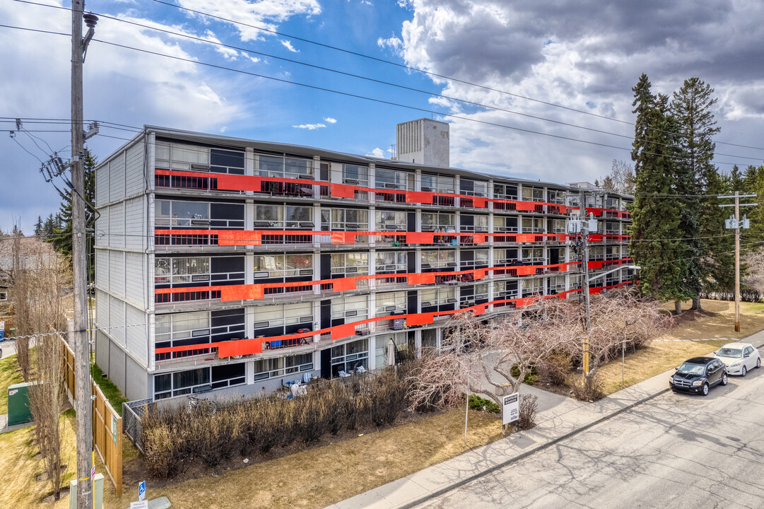 Britannia 800 in Calgary, AB - Foto de edificio