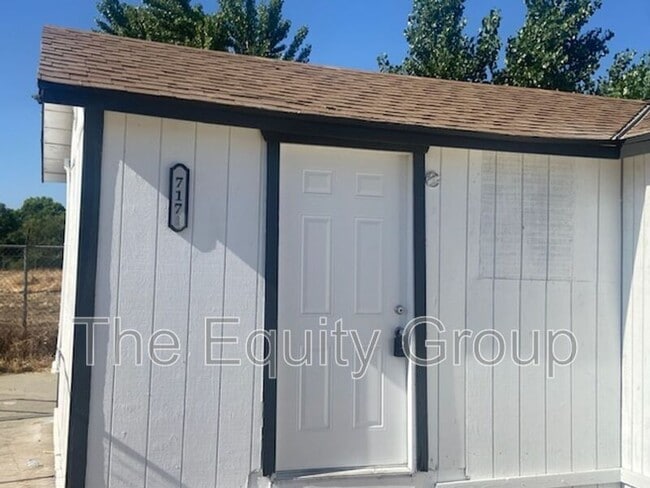 property at 717 W Date Ave