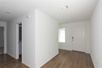 544 Rancho Del Cielo Lp in Jarrell, TX - Building Photo - Building Photo