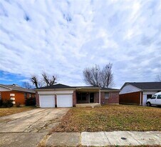 2228 Toulon Ln in Dallas, TX - Building Photo