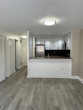 304 Franklin Ct in Edgewater, NJ - Building Photo - Building Photo