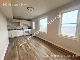 360 Hemlock Dr in Carnot-Moon, PA - Building Photo