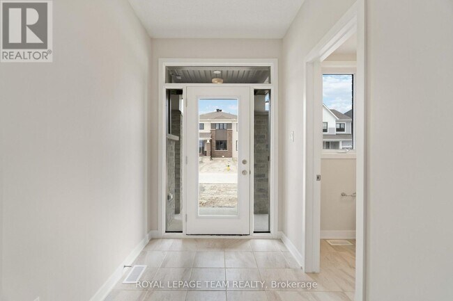 174 Yearling Cir in Ottawa, ON - Building Photo - Building Photo