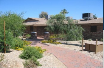 West Rose Lane in Phoenix, AZ - Building Photo