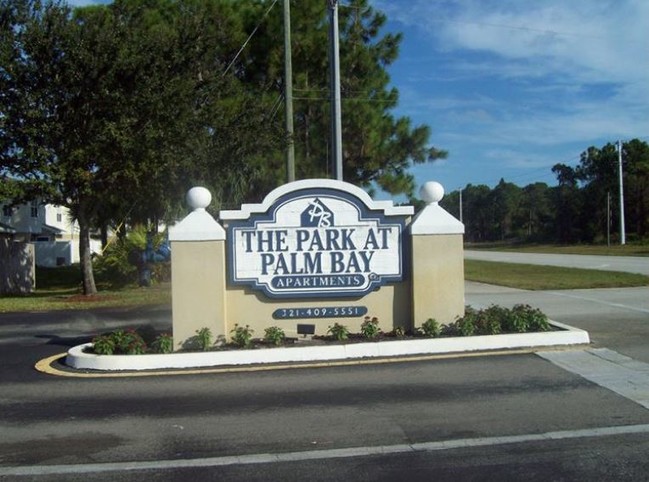 Park at Palm Bay Apartments in Palm Bay, FL - Foto de edificio - Building Photo