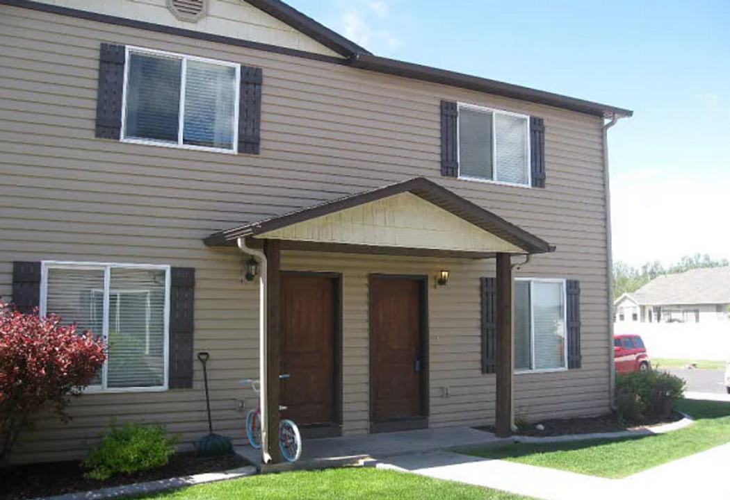 593 Countryside Ave in Rexburg, ID - Building Photo