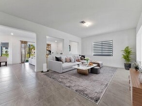 10765 Passage Way in Parkland, FL - Foto de edificio - Building Photo