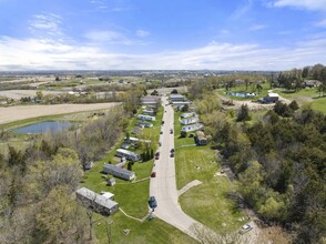 15462 Lewis Rd in Dubuque, IA - Building Photo - Building Photo