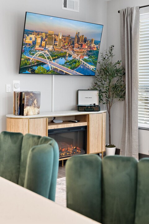 2 City Pl in Nashville, TN - Building Photo