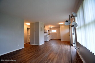 4912 Bluebird Ave in Louisville, KY - Building Photo - Building Photo