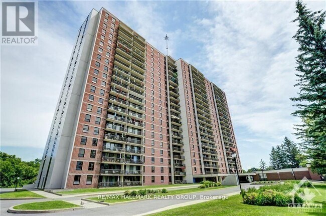 665 Bathgate Dr in Ottawa, ON - Building Photo - Building Photo