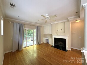 2504 Cranbrook Ln in Charlotte, NC - Foto de edificio - Building Photo