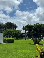 272 Camden L in West Palm Beach, FL - Building Photo