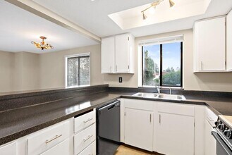 220 Israel Rd SW in Tumwater, WA - Building Photo - Building Photo