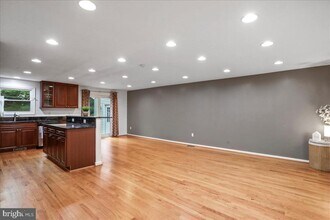 2653 Fanieul Hall Ct in Herndon, VA - Foto de edificio - Building Photo