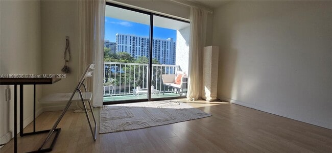 1650 NE 115th St, Unit 310 in Miami, FL - Building Photo - Building Photo