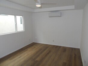 925 W Balboa Blvd in Newport Beach, CA - Building Photo - Building Photo