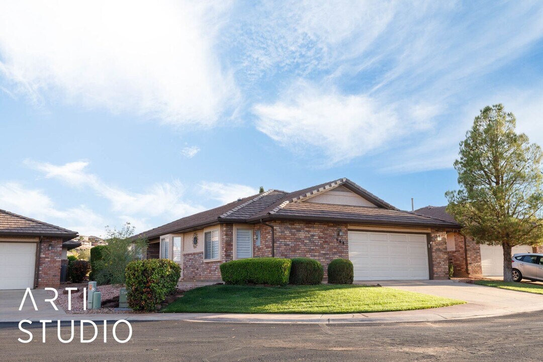 669 W Uxbridge Dr in Saint George, UT - Building Photo