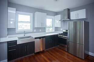 6 Hinckley St, Unit 6 in Somerville, MA - Building Photo