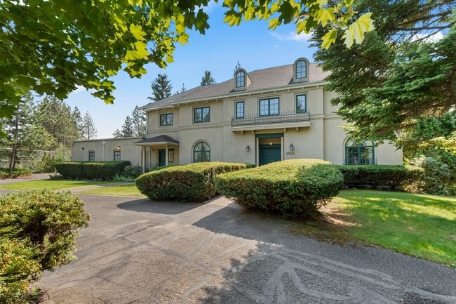 2024 E Southeast Blvd