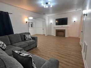 5130 Magnolia Ave in Riverside, CA - Foto de edificio - Building Photo